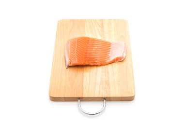 ahşap tahta üzerinde taze somon