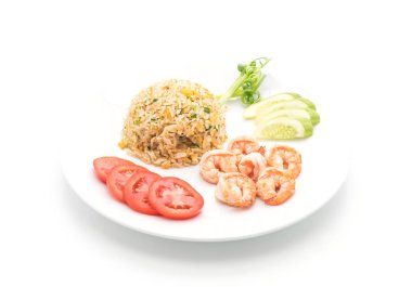 Kızarmış pirinç ve karides.