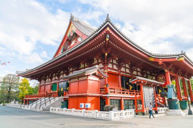 Tokyo-Kasım 16: Budist tapınağı Sensoji Novem tarihinde kalabalık insanlara