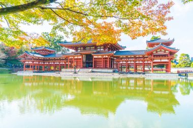 Güzel mimari Byodo içinde Kyoto tapınakta.