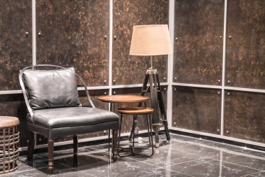 boş sandalye dekorasyon oturma odasında 