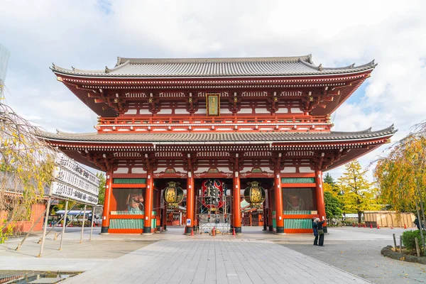 美丽的建筑，在周围浅草区的浅草寺 — 图库照片