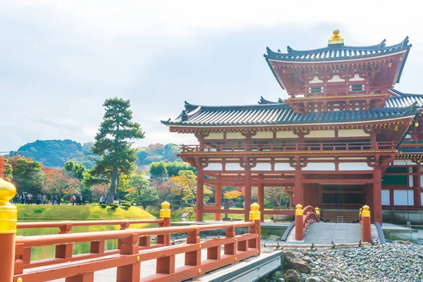 Güzel mimari Byodo içinde Kyoto tapınakta.