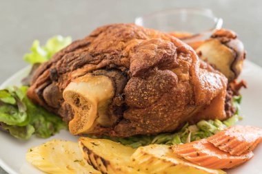 Gevrek domuz knuckle veya Alman domuz Hocks