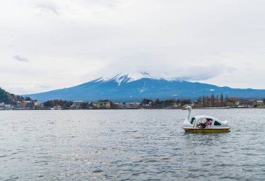 Dağ Fuji San ile bulutlu 