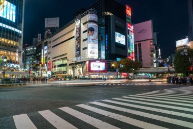 Tokyo, Japonya, 17 Kasım 2016: Shibuya Crossing, şehir sokak ile