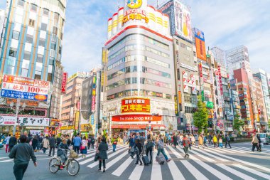 Tokyo, Japonya - 2016 Kasım 17: Shinjuku Tokyo'nın busine biridir