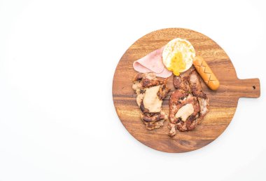 ahşap plaka üzerinde ızgara biftek mix