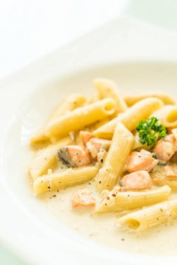 Penne carbonara makarna somon ile