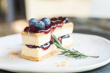 yaban mersini peynirli kek