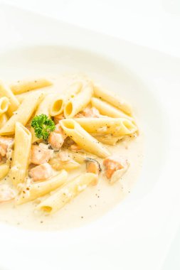 Penne carbonara makarna somon ile