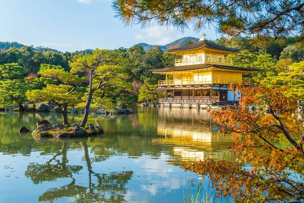 Bella architettura al Tempio Kinkakuji (Il Padiglione d'Oro ) — Foto Stock