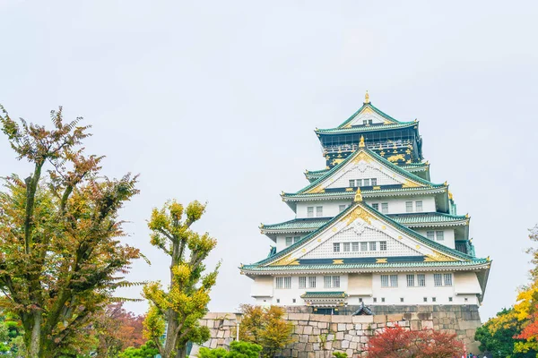 Hermosa arquitectura en el castillo de Osaka — Foto de Stock