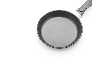 Kızartma tavası beyazda izole 