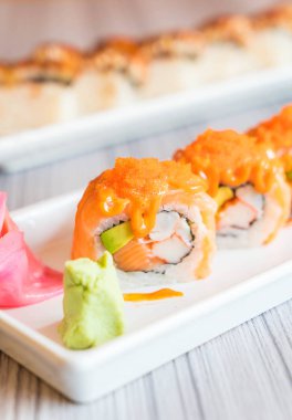 Somon suşi roll