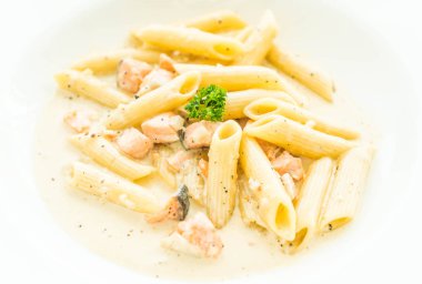 Penne carbonara makarna somon ile