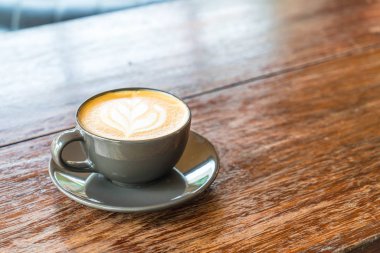 Sıcak latte kahve fincanı