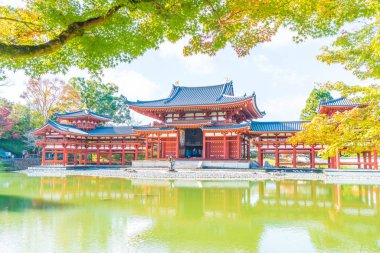 Güzel mimari Byodo içinde Kyoto tapınakta.