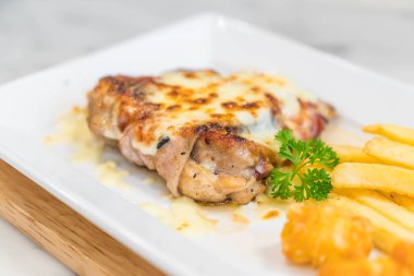 tavuk ve domuz eti biftek