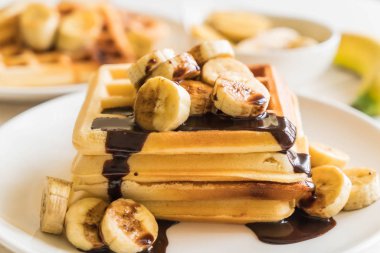 çikolata ile muz gözleme