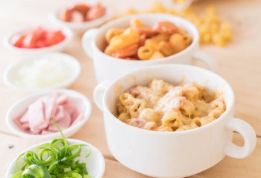 makarna peynir ve jambon