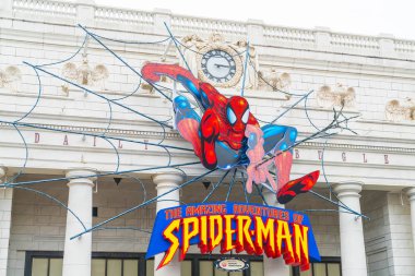 Osaka, Japonya - 21 Kasım 2016: Örümcek adam binmek, evrensel dünya o