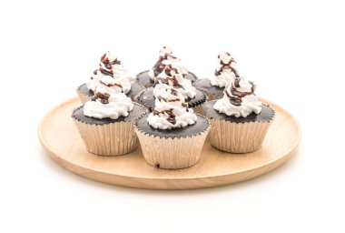 krem şanti ile çikolatalı kek