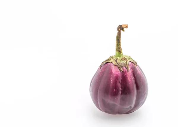 Färska aubergine på vit — Stockfoto