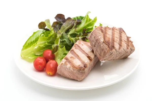 Bistecca di tonno con insalata — Foto Stock