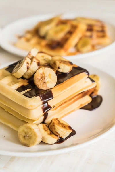 Банановые вафли с шоколадом — стоковое фото