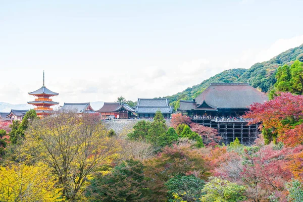 Tempio di Kiyomizu o Kiyomizu-dera in stagione autunnale a Kyoto . — Foto Stock