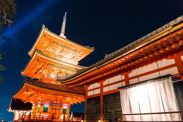 Prachtige architectuur in de tempel Kiyomizu-dera Kyoto. — Stockfoto