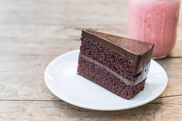 Çikolatalı pasta plaka üzerinde