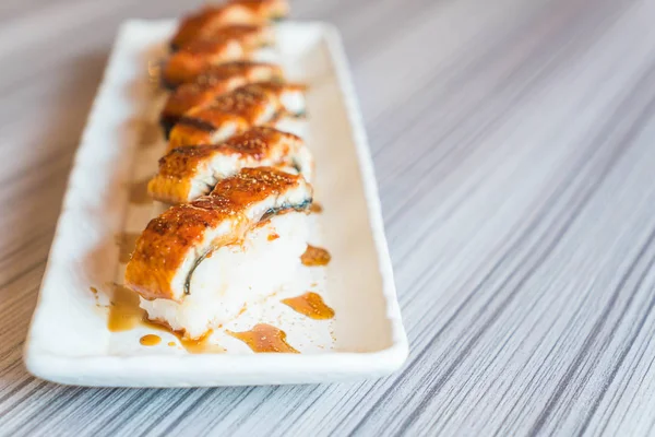 yılan balığı (unagi suşi)