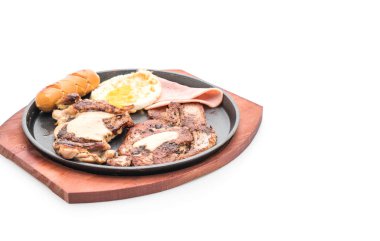 sıcak plaka üzerinde ızgara biftek mix