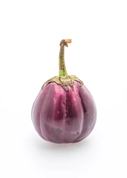 Färska aubergine på vit — Stockfoto