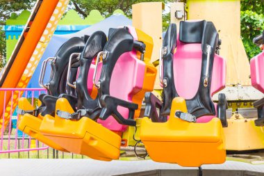 Renkli lunapark treni koltuk eğlence parkı 