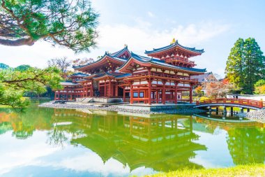 Güzel mimari Byodo içinde Kyoto tapınakta.