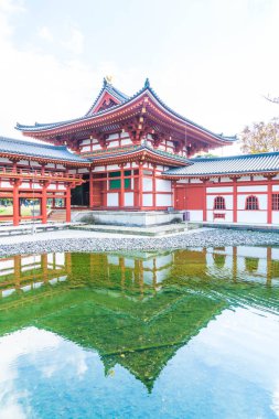 Güzel mimari Byodo içinde Kyoto tapınakta.