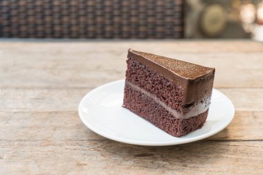 Çikolatalı pasta plaka üzerinde