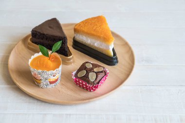 kek, turuncu fincan kek, altın konu pasta ve çikolata Şip Şak