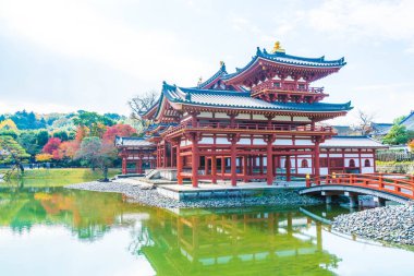 Güzel mimari Byodo içinde Kyoto tapınakta.