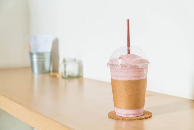 Berry yoğurt smoothie mix