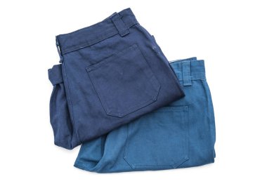 beyaz üzerine kısa pantolon