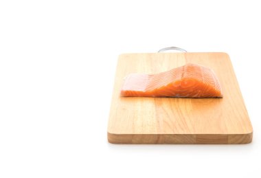 ahşap tahta üzerinde taze somon