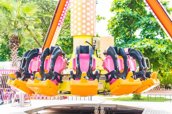 Renkli lunapark treni koltuk eğlence parkı 