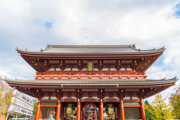 Hermosa arquitectura en el Templo Sensoji alrededor del área de Asakusa en — Foto de Stock