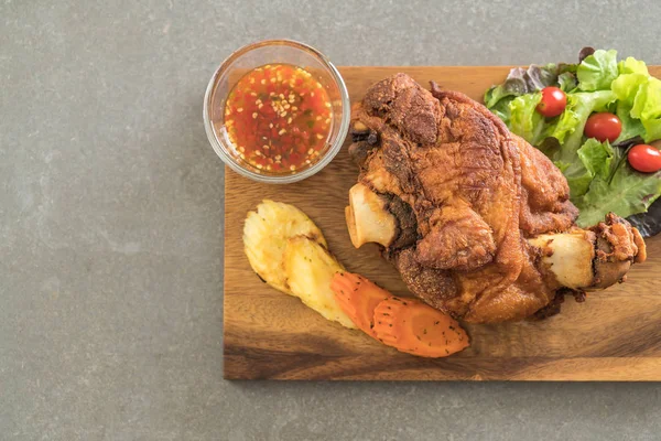 Gevrek domuz knuckle veya Alman domuz Hocks