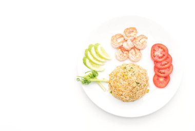 Kızarmış pirinç ve karides.