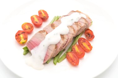 Tuna biftek salatası ile